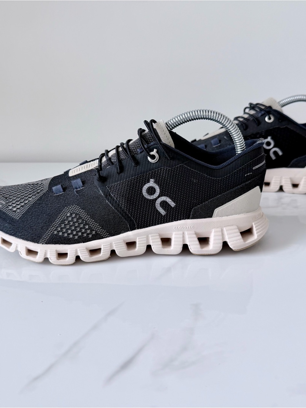 On Cloud X Women’s Size 8.5 Black / Peral Running Shoe